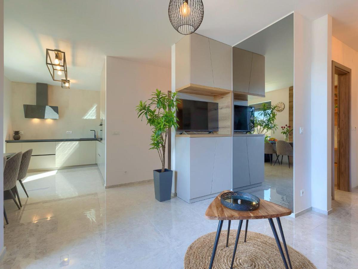 Apartment Wing 77 By Interhome Пула Екстериор снимка