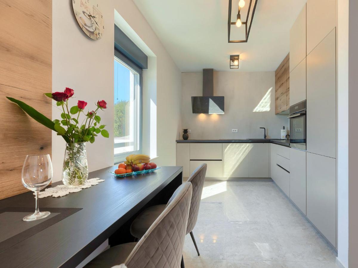 Apartment Wing 77 By Interhome Пула Екстериор снимка