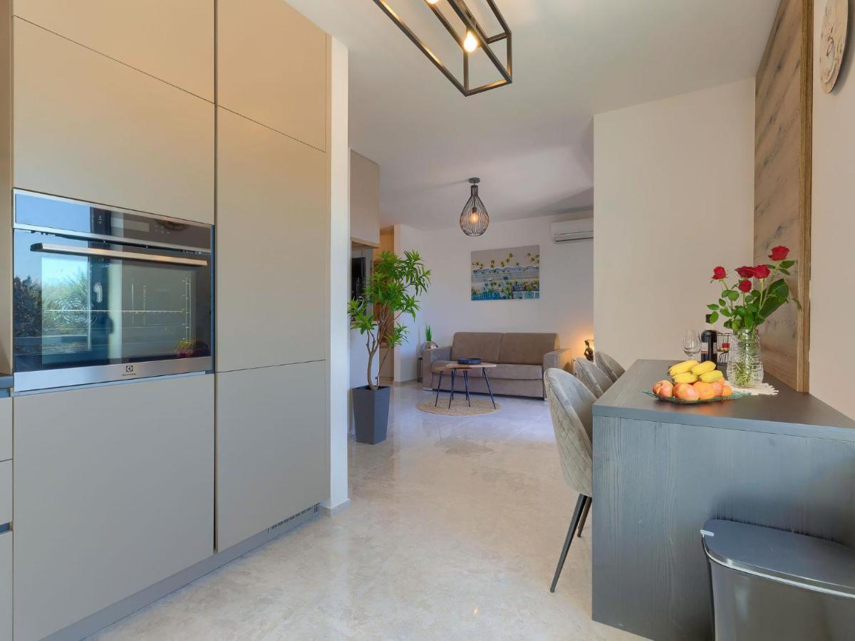 Apartment Wing 77 By Interhome Пула Екстериор снимка